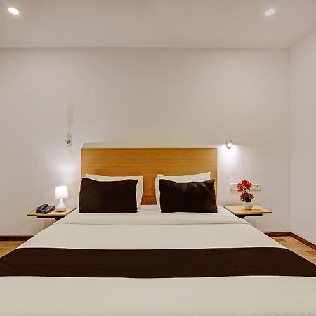 Hotel Qubic Near Igi Delhi Airport Нью-Дели Экстерьер фото