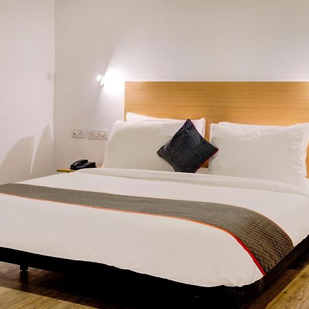 Hotel Qubic Near Igi Delhi Airport Нью-Дели Экстерьер фото