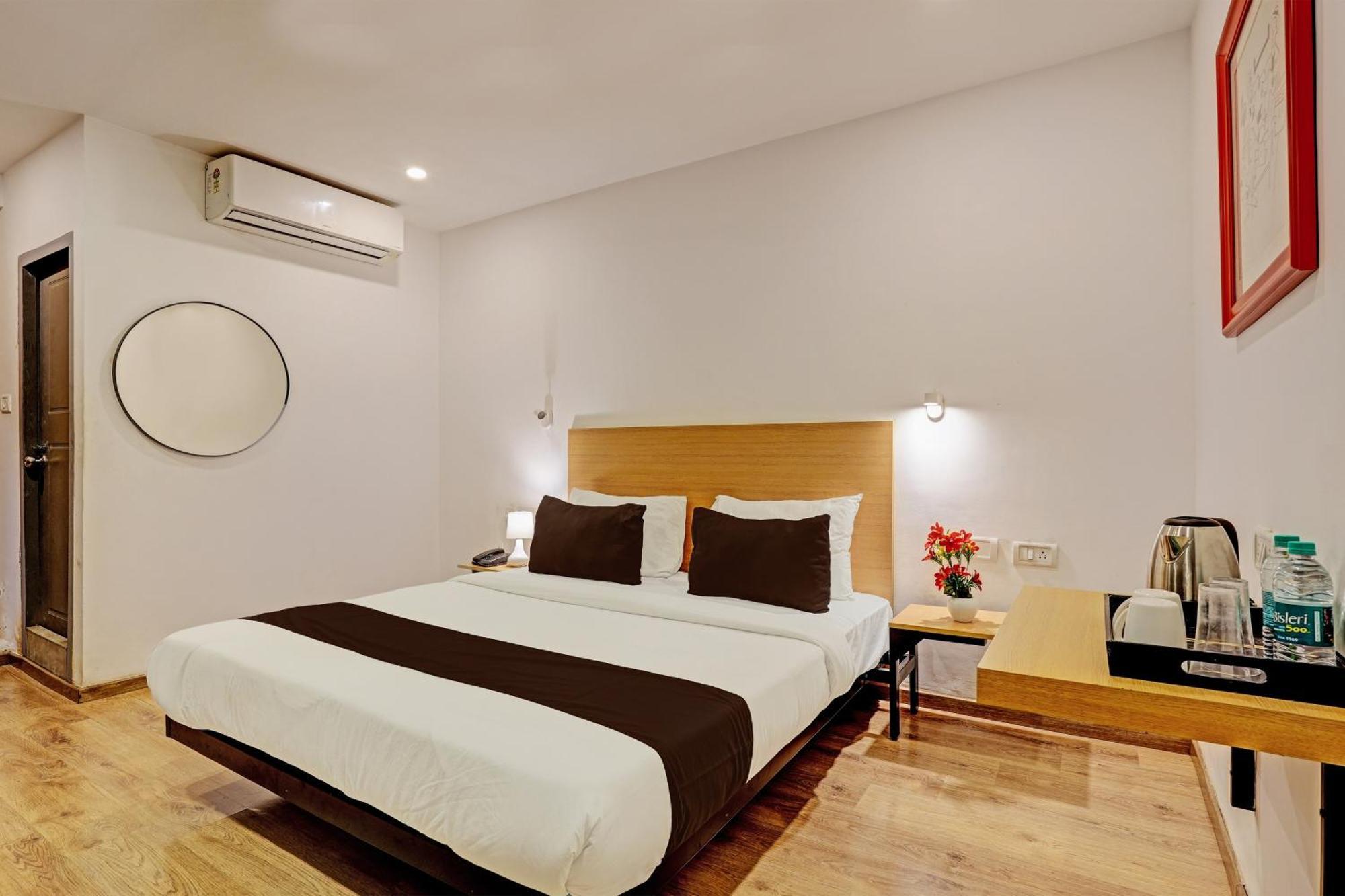 Hotel Qubic Near Igi Delhi Airport Нью-Дели Экстерьер фото
