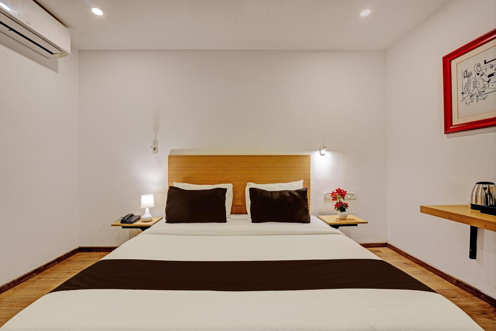 Hotel Qubic Near Igi Delhi Airport Нью-Дели Экстерьер фото