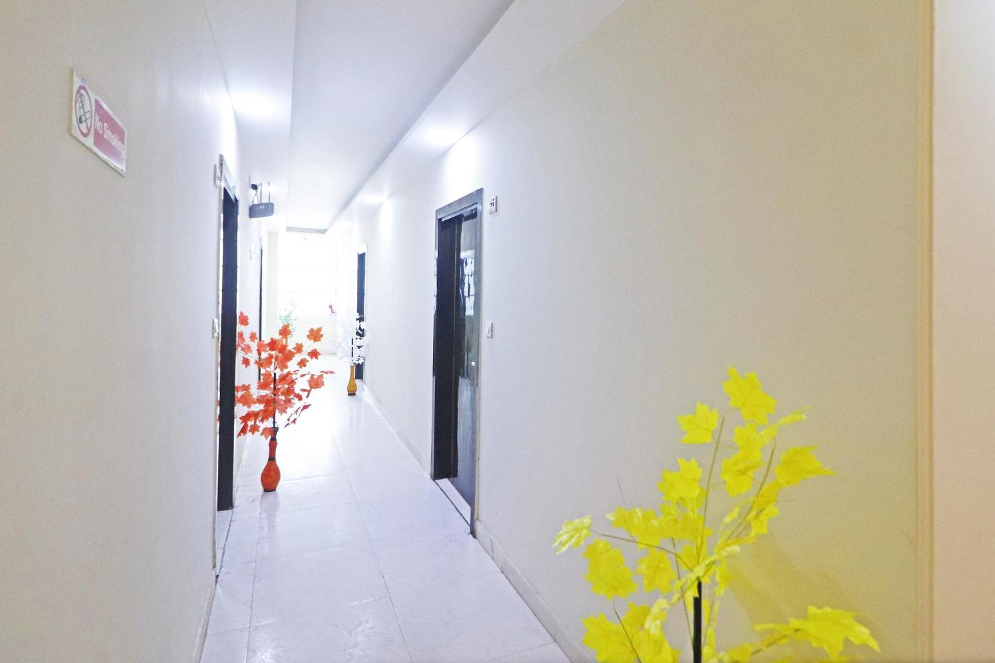 Hotel Qubic Near Igi Delhi Airport Нью-Дели Экстерьер фото
