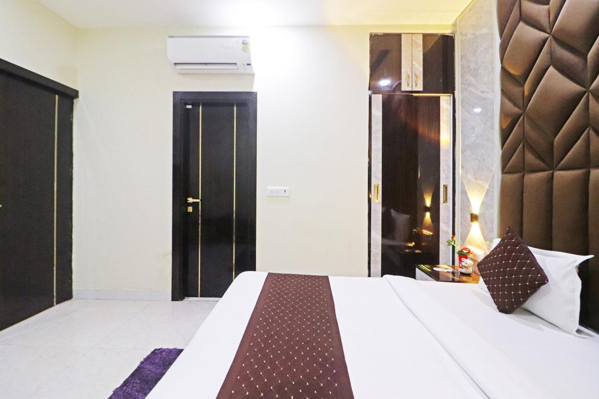 Hotel Qubic Near Igi Delhi Airport Нью-Дели Экстерьер фото