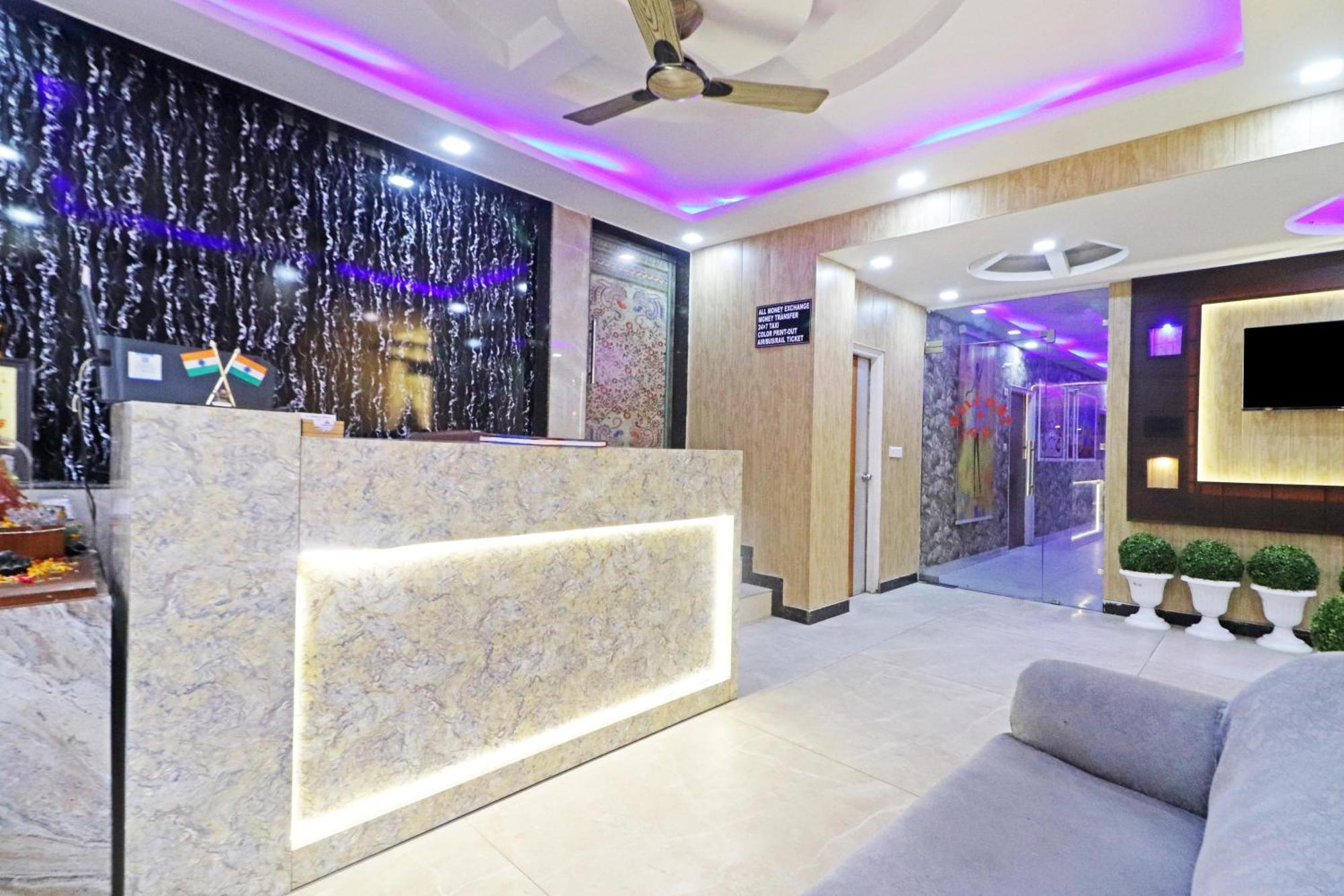 Hotel Qubic Near Igi Delhi Airport Нью-Дели Экстерьер фото